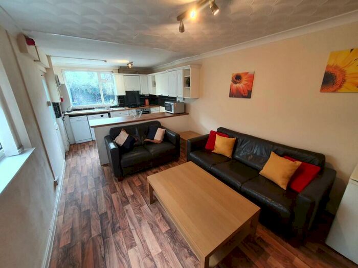 6 Bedroom House To Rent In Donald Street, Roath, Cardiff, CF24