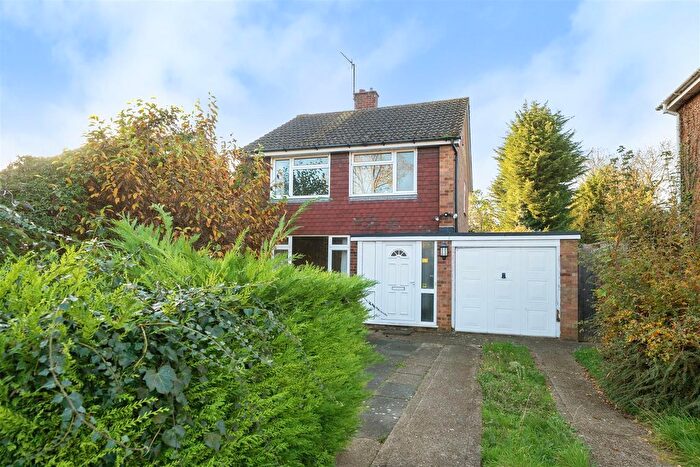 3 Bedroom Detached House For Sale In Becher Close, Renhold, Bedford, MK41