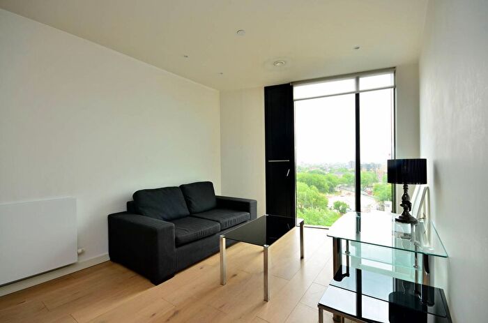 1 Bedroom Flat To Rent In Walworth Road, Elephant And Castle, London, SE1