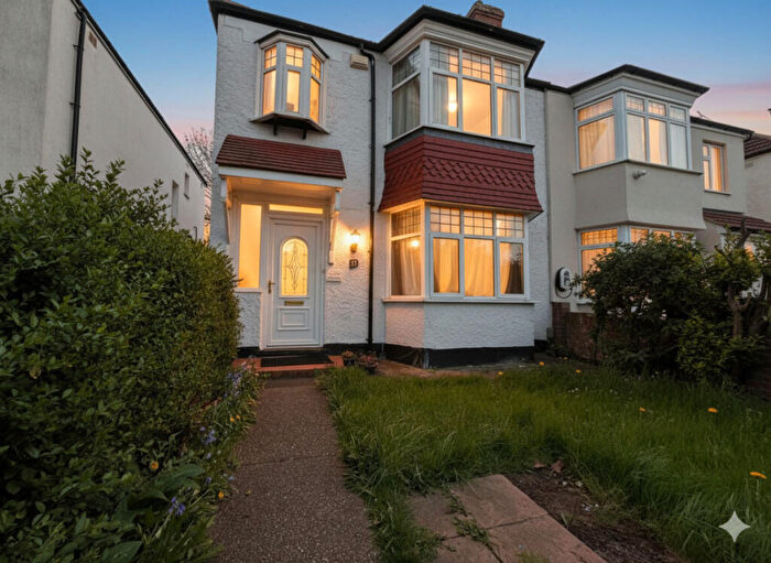 3 Bedroom Semi-Detached House For Sale In Carlton Avenue West, Wembley, HA0