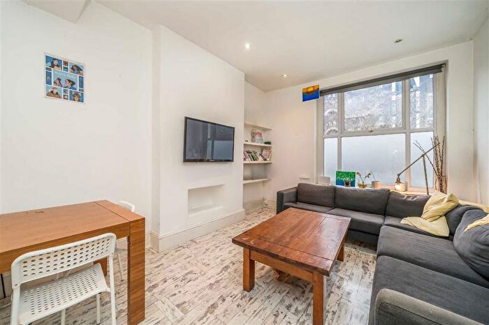 4 Bedroom Flat To Rent In Coldharbour Lane, Brixton, SW9