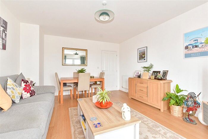 2 Bedroom Flat For Sale In Maycock Place, Hythe, Kent, CT21