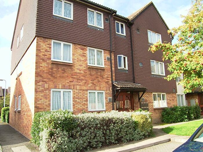 1 Bedroom Flat To Rent In Brendon Close, Harlington, Hayes, UB3