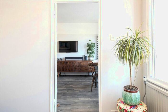 1 Bedroom Flat To Rent In Wavertree Court, Streatham Hill, London SW2