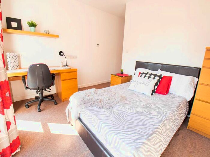 8 Bedroom Property To Rent In Saxton Court, Gillingham, Kent, ME7