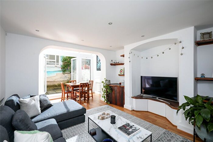 3 Bedroom Flat To Rent In St Anns Villas, Holland Park, W11