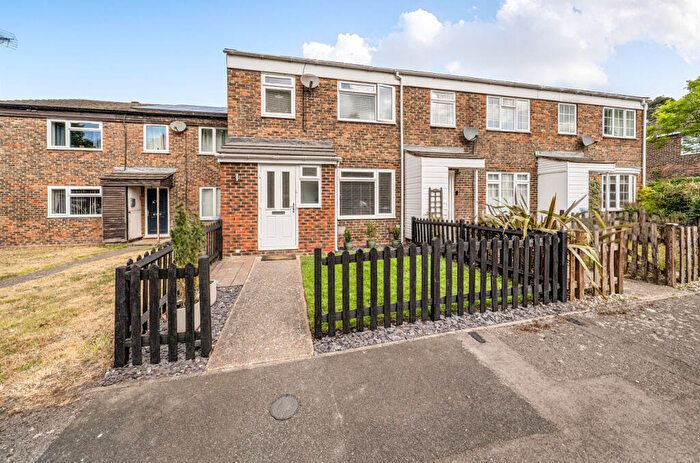 3 Bedroom Terraced House For Sale In Elizabeth Close, Bracknell, Berkshire, RG12