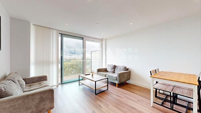 2 Bedroom Flat To Rent In Skylark Point, Woodberry Down, London, N4