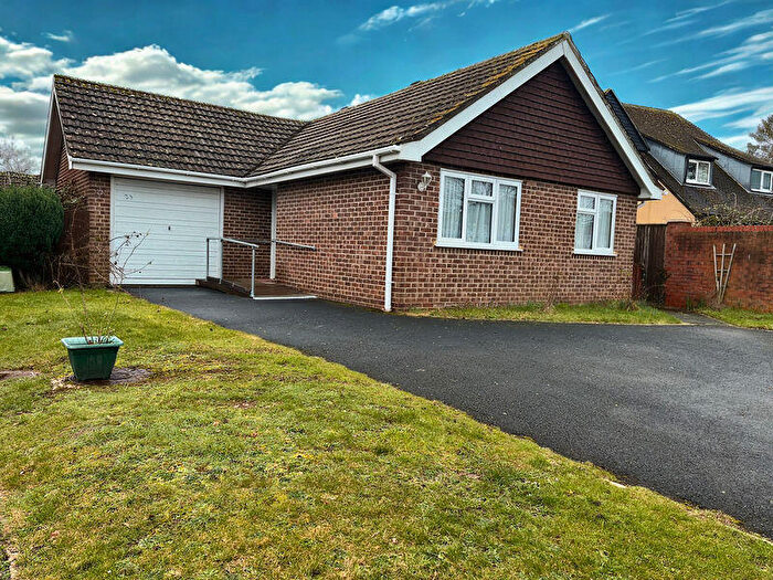 2 Bedroom Bungalow For Sale In Park Lane, Thatcham, RG18