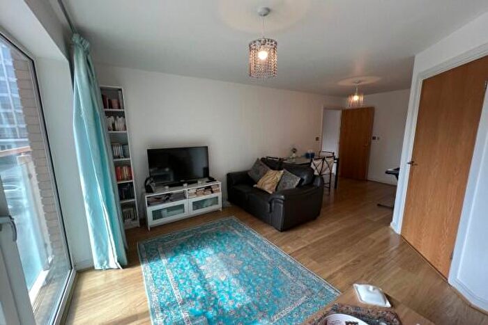 2 Bedroom Flat To Rent In Calais House Cardiff, CF10