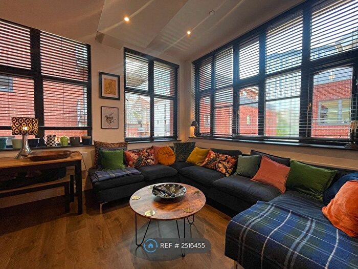 2 Bedroom Flat To Rent In School Street, Manchester, M4