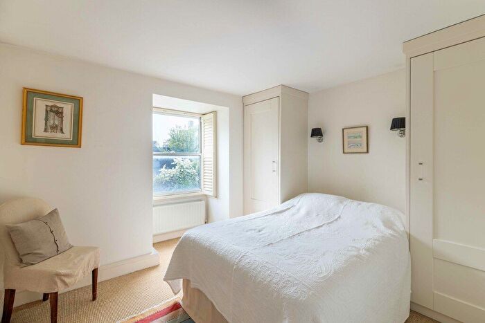 4 Bedroom Property To Rent In Pooles Lane, Chelsea, SW10