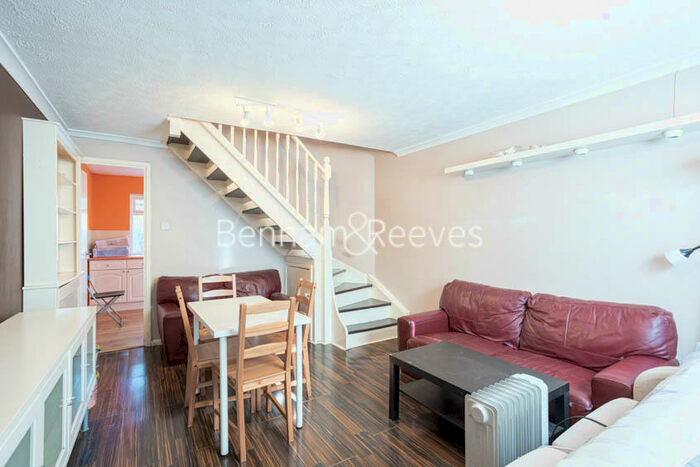 2 Bedroom Apartment To Rent In Garrick Drive, Thamesmead, SE28