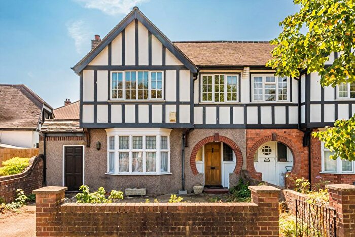 3 Bedroom Semi-Detached House For Sale In Great West Road, Isleworth, TW7