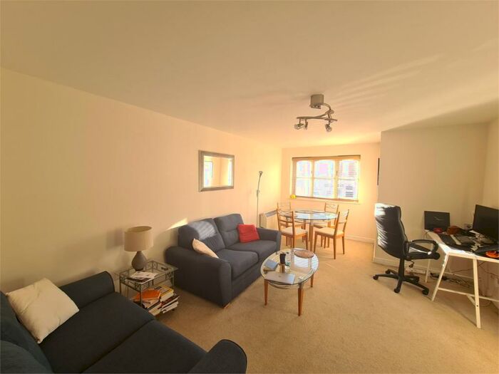 2 Bedroom Flat To Rent In Lucas Gardens, East Finchley, N2