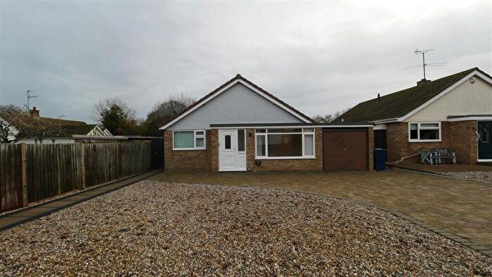 3 Bedroom Bungalow To Rent In Ashton Close, Needingworth, PE27