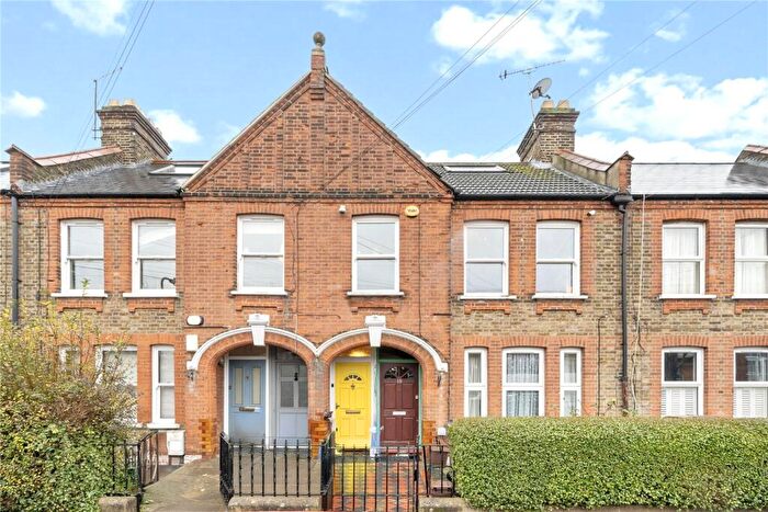 3 Bedroom Flat For Sale In Fleeming Road, Walthamstow, London, E17