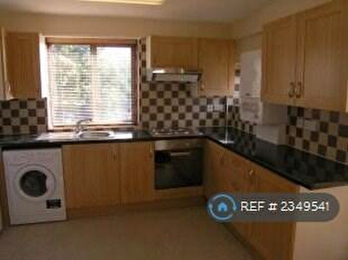 3 Bedroom Flat To Rent In Great North Road, London, N2
