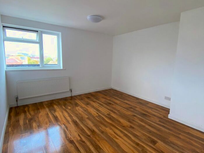 2 Bedroom Maisonette To Rent In Nightingale Place, London, SE18