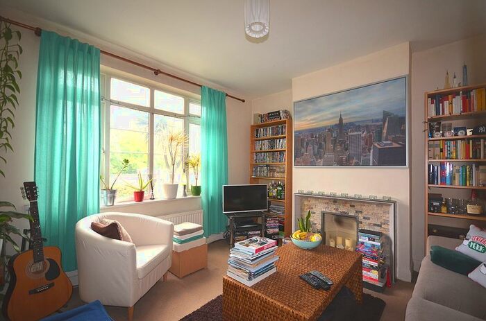 2 Bedroom Flat To Rent In Risborough Close, Muswell Hill, London, N10