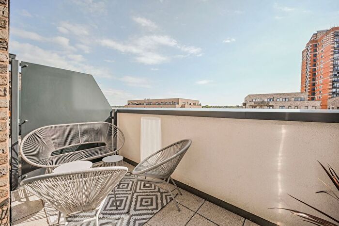 1 Bedroom Flat For Sale In Clarkson Crescent, Walthamstow, E17