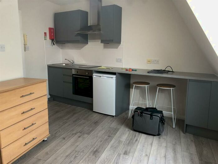 Studio To Rent In Brent Street, Hendon, London, NW4