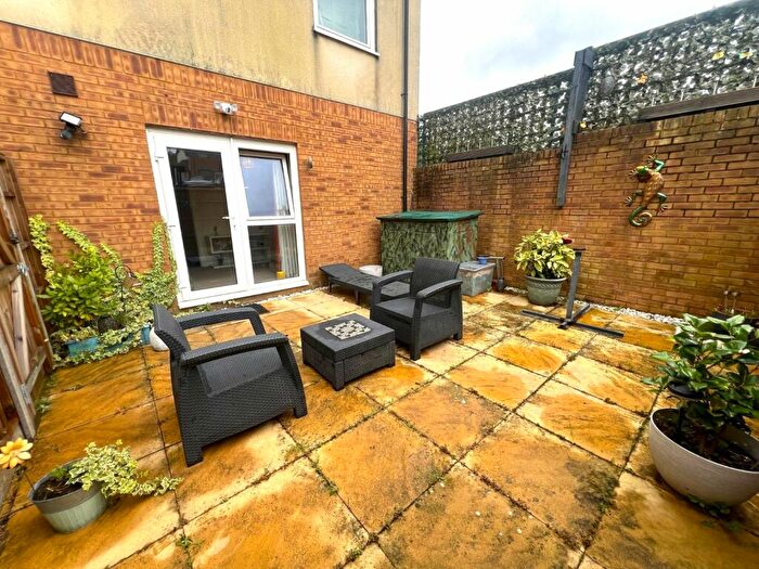 1 Bedroom Flat To Rent In Bastins Close, Park Gate, Southampton, Hampshire, SO31