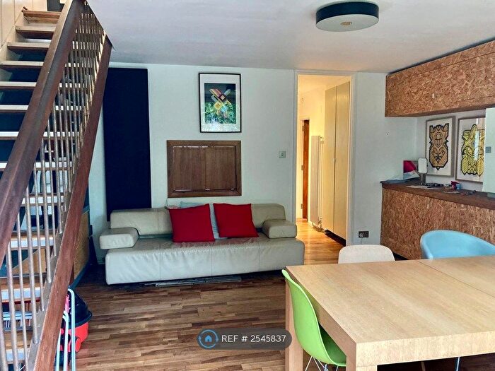 3 Bedroom Terraced House To Rent In Bosworth House, London, W10