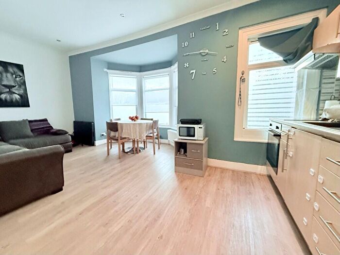 4 Bedroom Terraced House For Sale In Wightman Road, London, N8