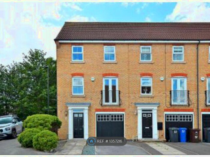 3 Bedroom End Of Terrace House To Rent In Oxclose Park Rise, Sheffield, S20