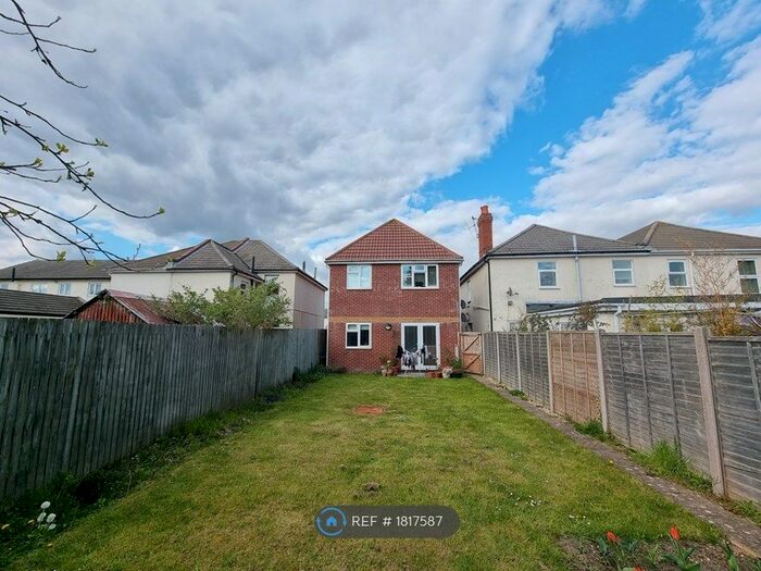 2 Bedroom Flat To Rent In Shelbourne Road, Bournemouth, BH8