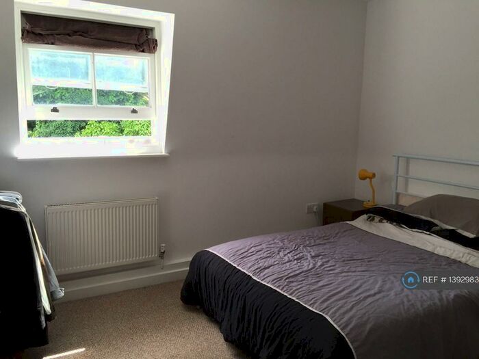 2 Bedroom Flat To Rent In New Walpole House, London, SE18