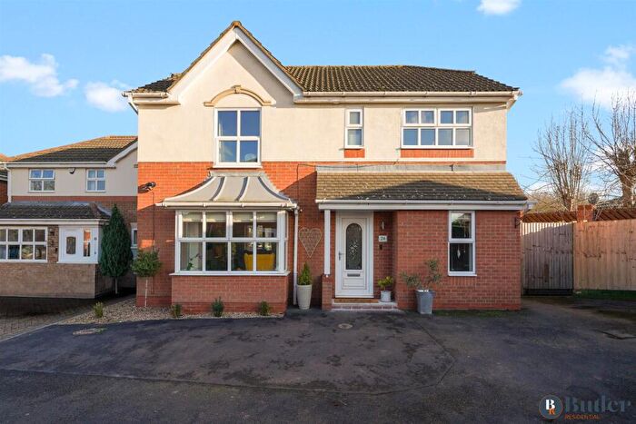 4 Bedroom Detached House For Sale In Montgomery Avenue, Shefford, SG17