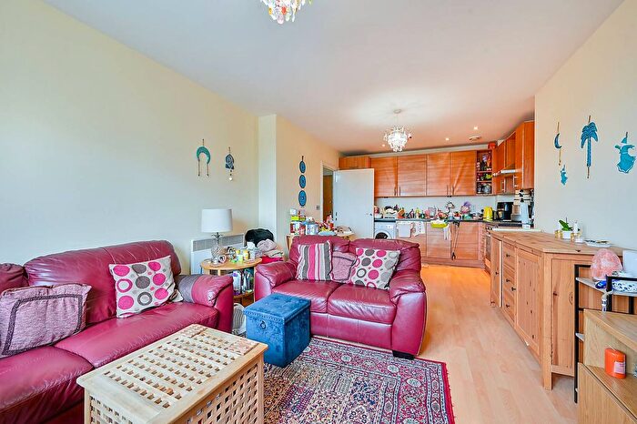 2 Bedroom Flat For Sale In Drayton Green Road, Ealing, London, W13