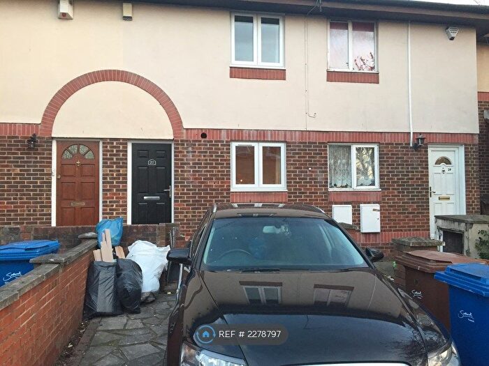 3 Bedroom Terraced House To Rent In Chaucer Drive, London, SE1