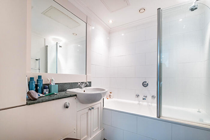 1 Bedroom Flat For Sale In Coleridge Gardens, London, SW10