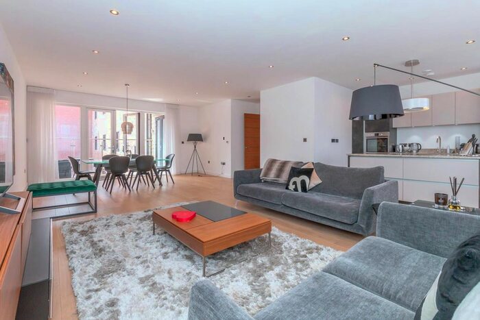 2 Bedroom Flat To Rent In St. Paul's Chambers, Caroline Street, B3