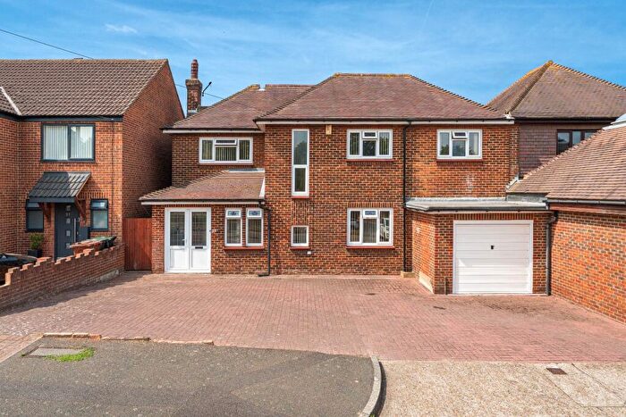 6 Bedroom Semi-Detached House For Sale In Hunt Road, Northfleet, Gravesend, Kent, DA11
