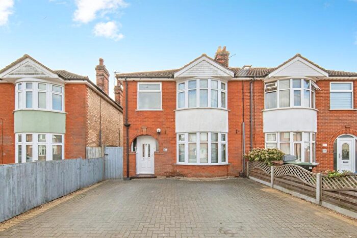 3 Bedroom Semi Detached House For Sale In Dales View Road, Ipswich, IP1