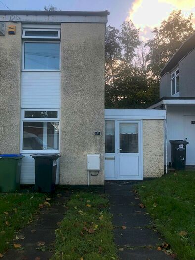 3 Bedroom Bungalow To Rent In Burns Avenue, Tipton, DY4