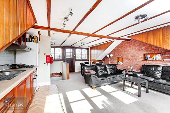 3 Bedroom Apartment To Rent In Maygrove Road, Kilburn, London, NW6