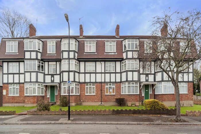 2 Bedroom Flat To Rent In Fernhill Court, London, E17