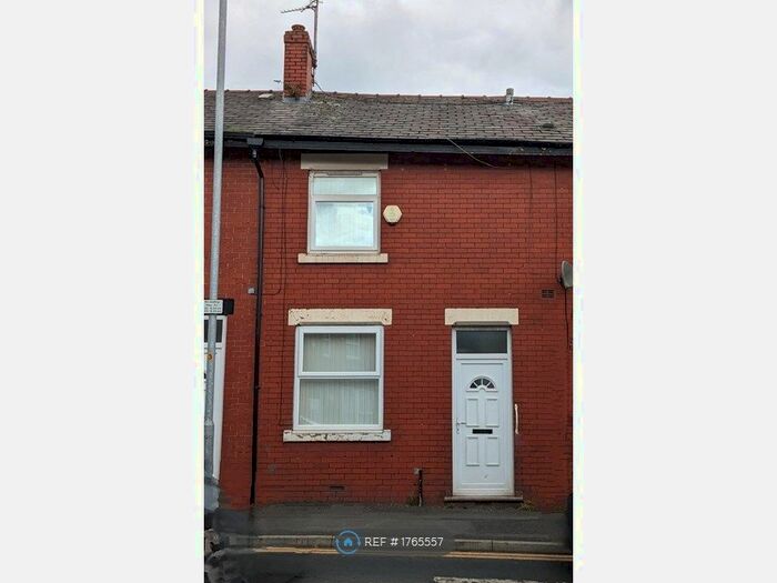 2 Bedroom End Of Terrace House To Rent In Hathershaw Lane, Oldham, OL8
