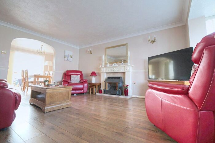 4 Bedroom Detached House For Sale In Grasmere Close, Eastbourne, BN23