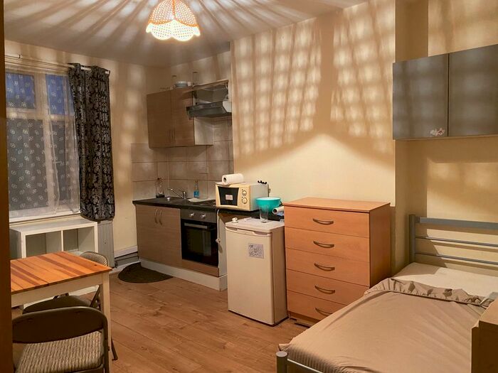 Studio To Rent In Chatsworth Road, Kilburn, NW2