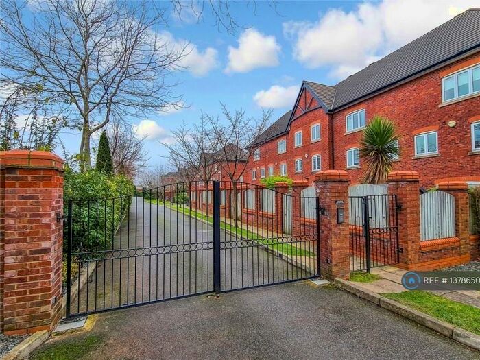 3 Bedroom Semi-Detached House To Rent In Waterside, Sale, M33