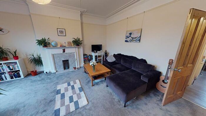 1 Bedroom Flat To Rent In Burton Crescent, Headingley, Leeds, LS6