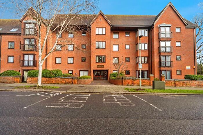 2 Bedroom Apartment For Sale In Warwick Avenue, Bedford, MK40