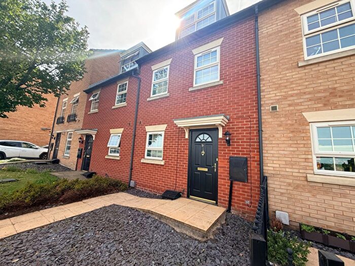 3 Bedroom Town House For Sale In Burntwood Road, Grimethorpe, Barnsley, S72