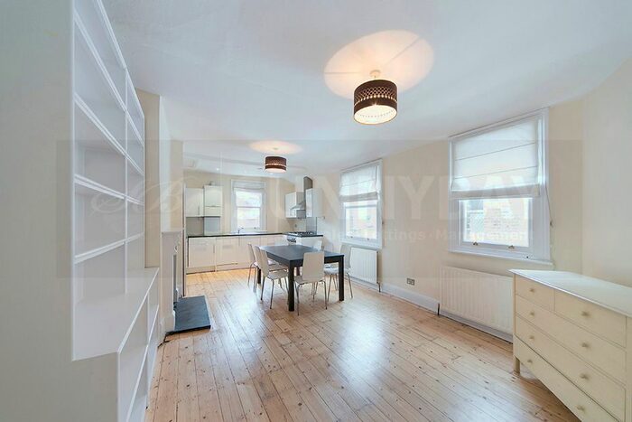 3 Bedroom Maisonette To Rent In Ormiston Grove, Shepherds Bush, W12